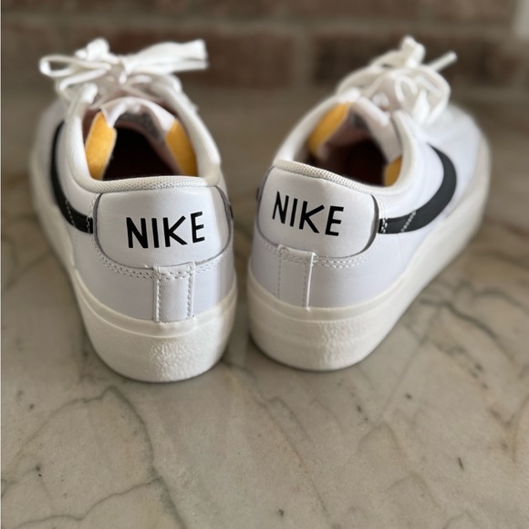 New! Nike women’s size 7 1/2 sneakers - Picture 5 of 6